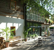 Tagungswirtschaft Seitenansicht und Biergarten